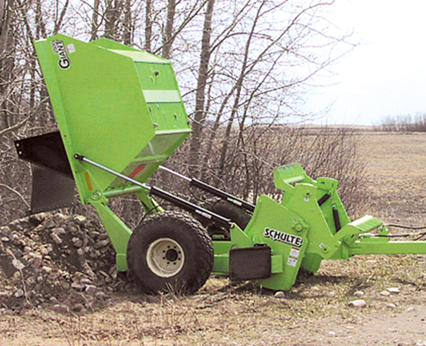 Steine entfernen mit dem Schulte Giant 2500